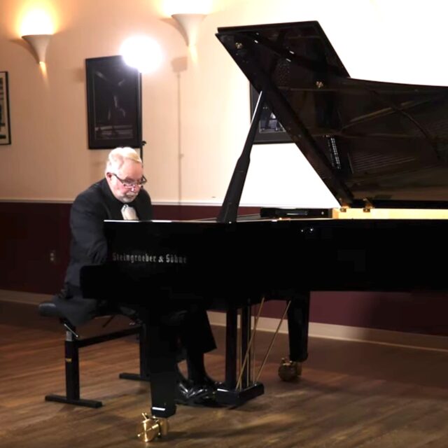 Oleg Volkov Steingraeber Piano